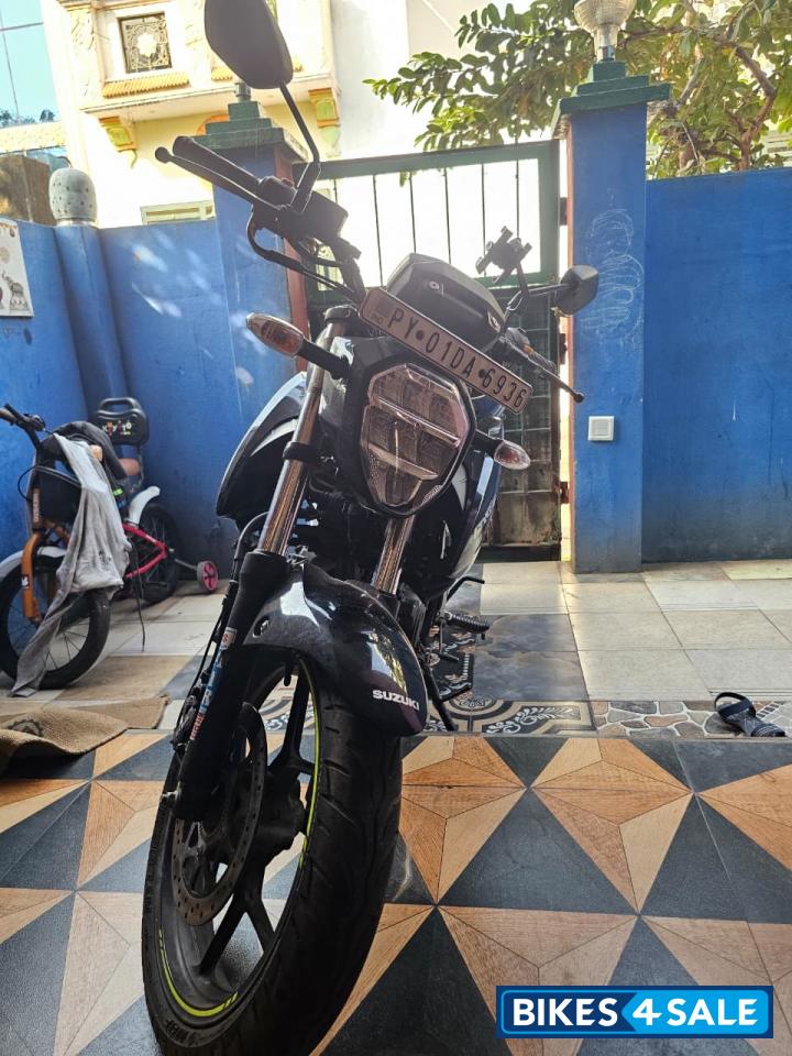 Black Suzuki Gixxer 150