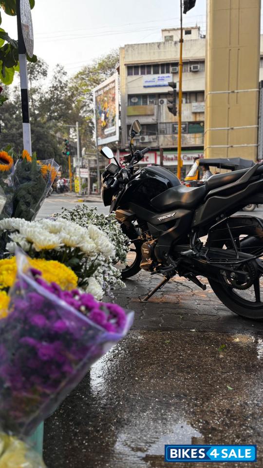 Black TVS Raider 125 Black TVS Raider 125