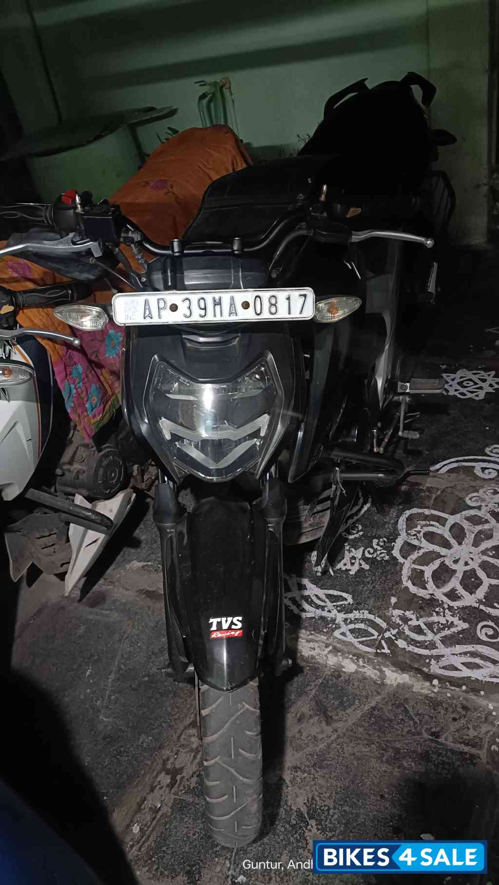 Black TVS Apache RTR 160 4V