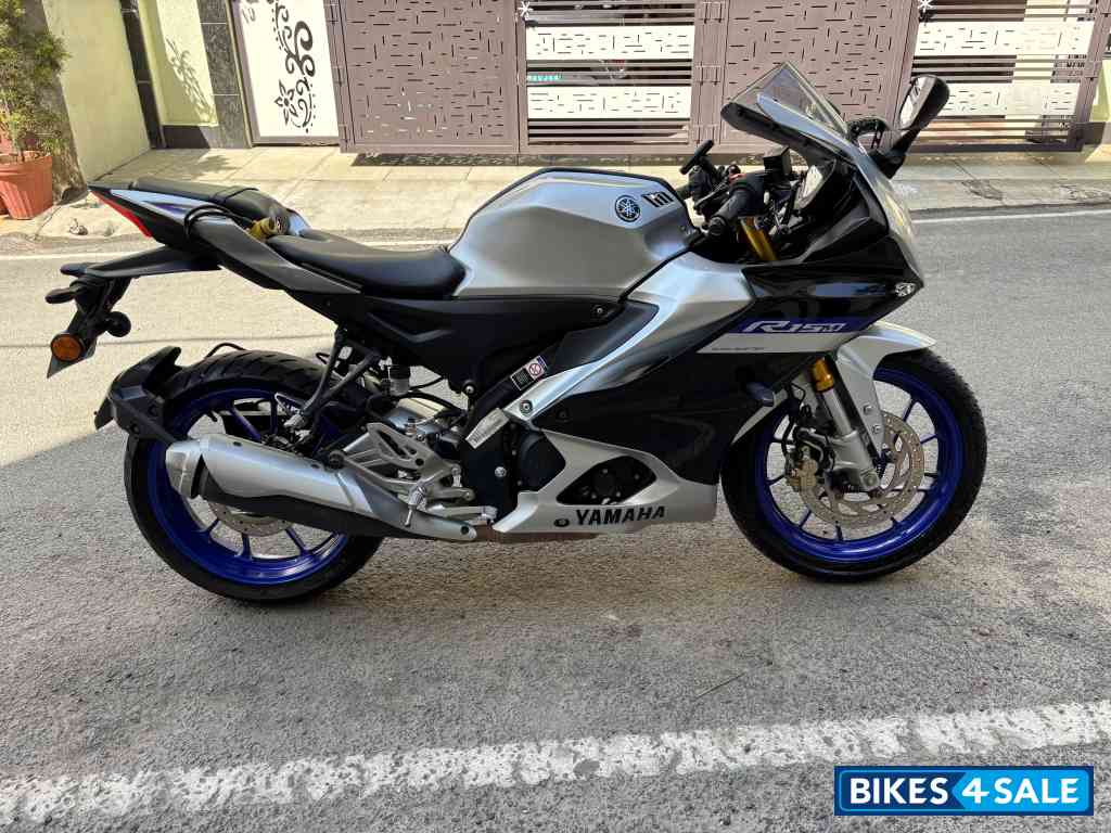 Yamaha R15M