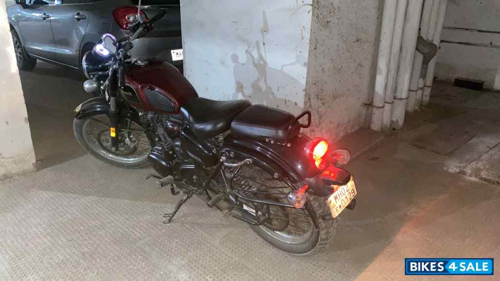 Red Benelli Imperiale 400 BS6