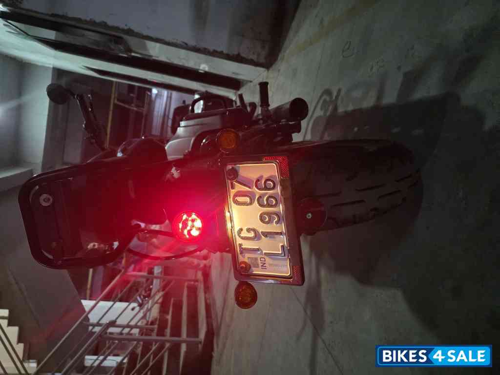 Jawa 42 Bobber Black Mirror