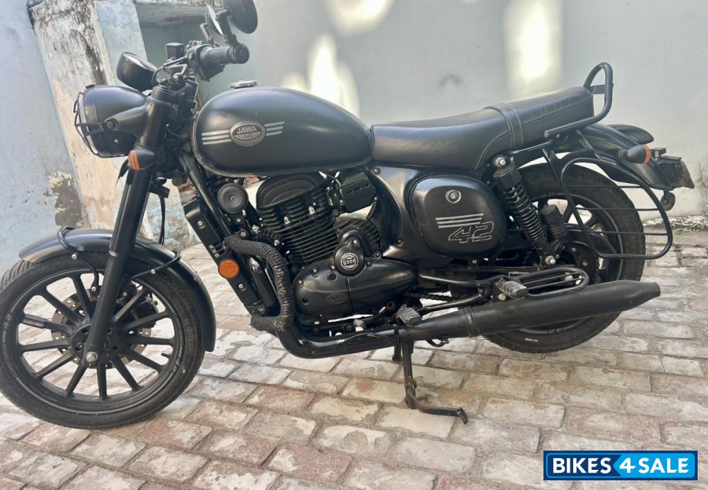 Black Jawa 42 Dual Channel ABS AllStar Black Black Jawa 42 Dual Channel ABS AllStar Black
