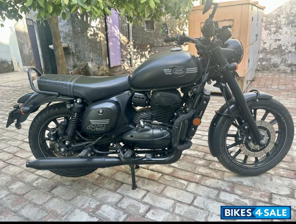 Black Jawa 42 Dual Channel ABS AllStar Black Black Jawa 42 Dual Channel ABS AllStar Black