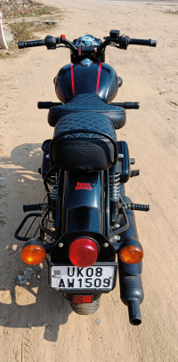 Stealth Black Royal Enfield Classic 350 BS VI