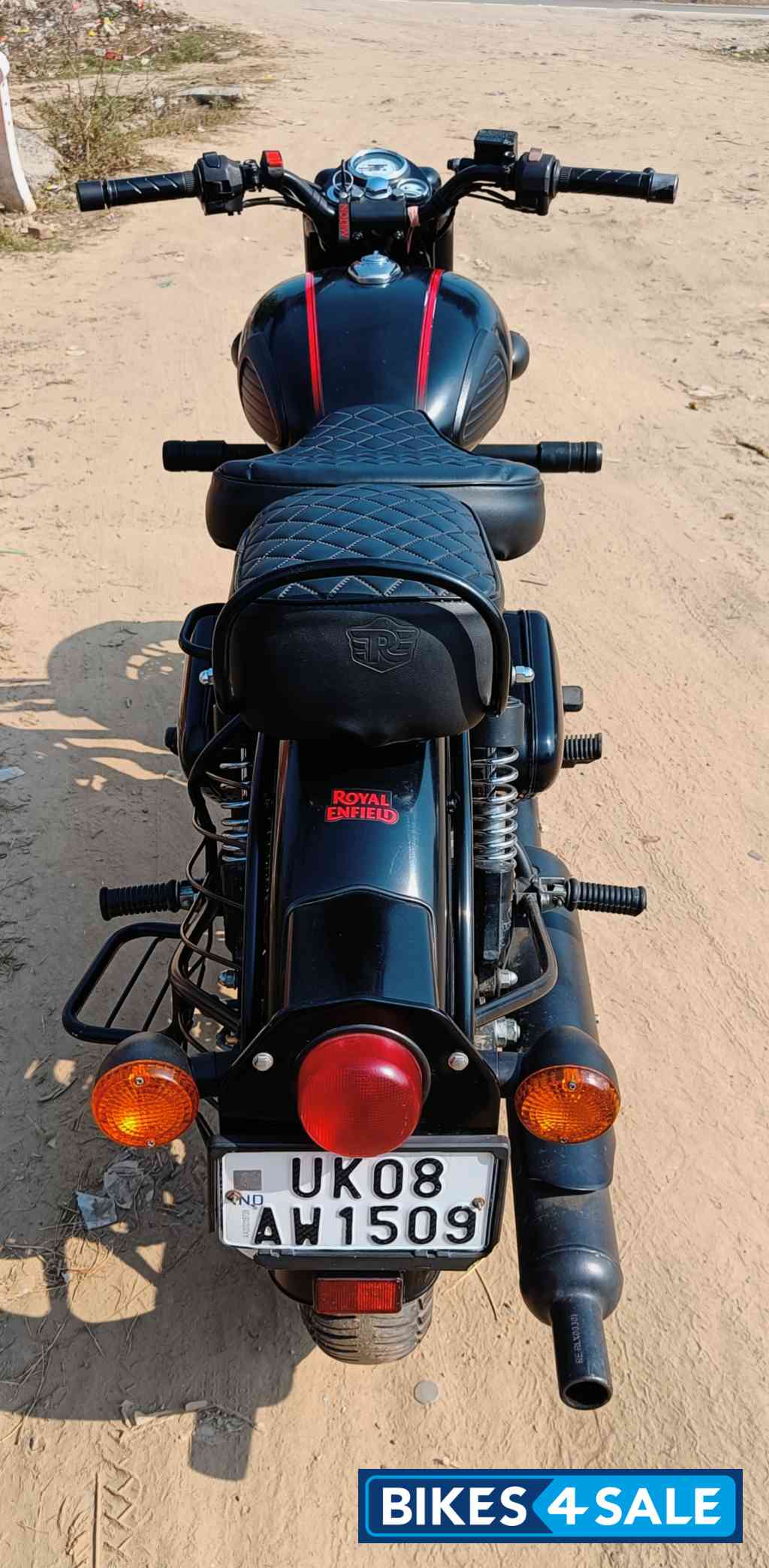 Stealth Black Royal Enfield Classic 350 BS VI