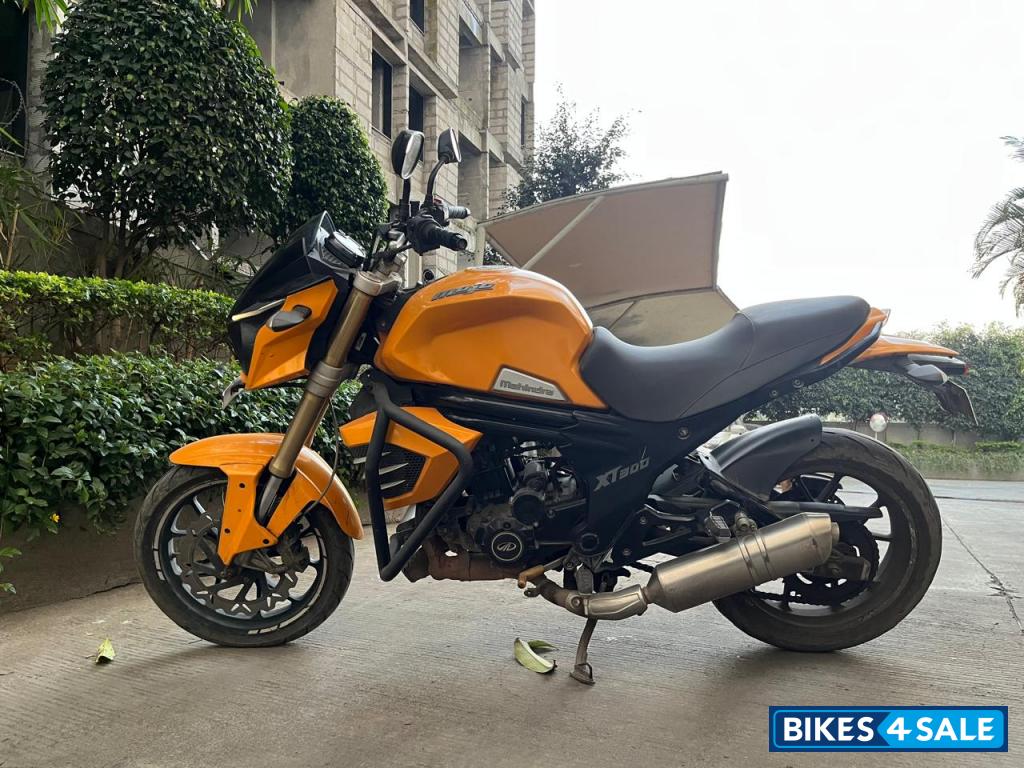 Mahindra Mojo XT 300