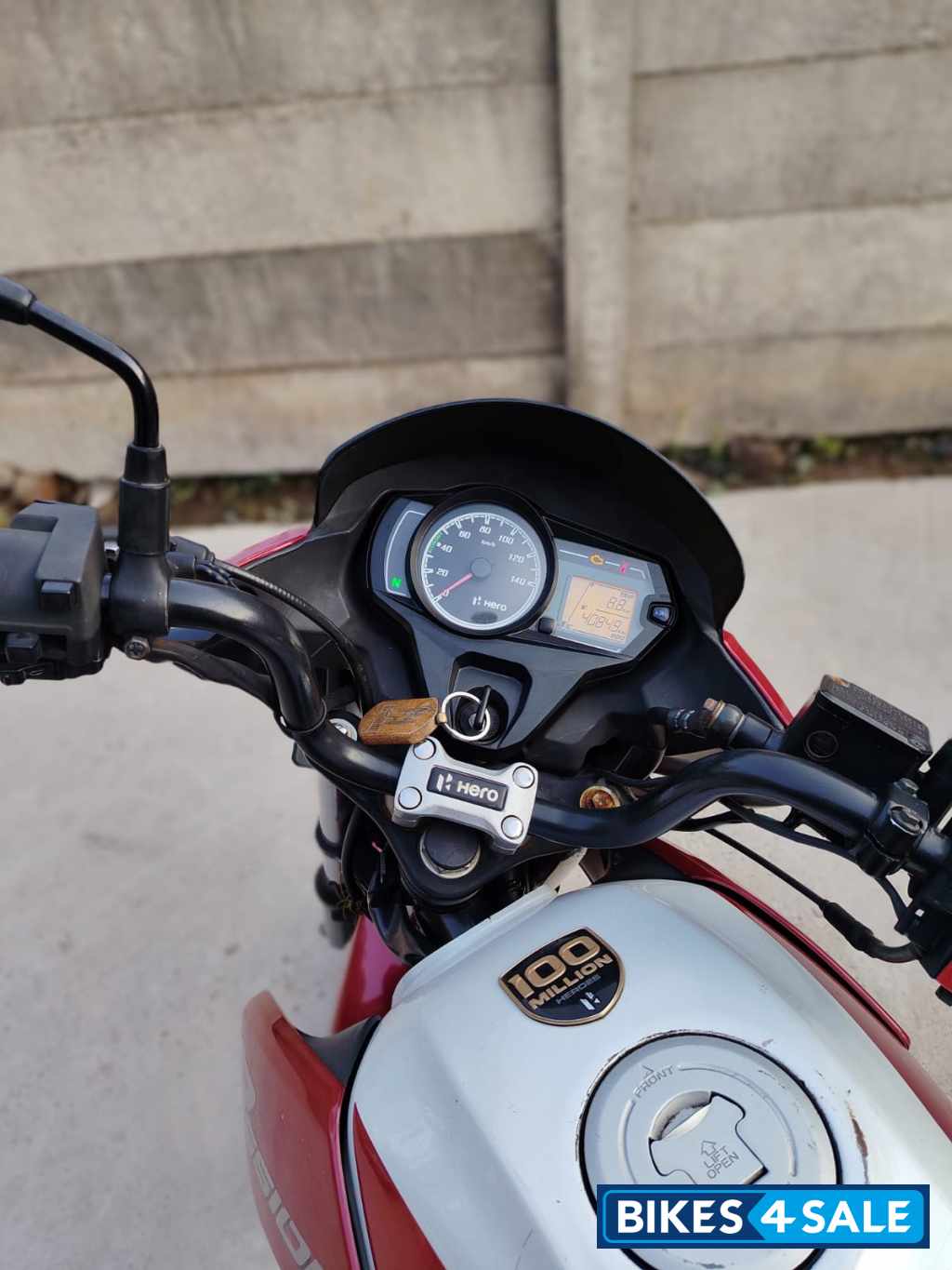 Red & White Hero Passion Pro i3s