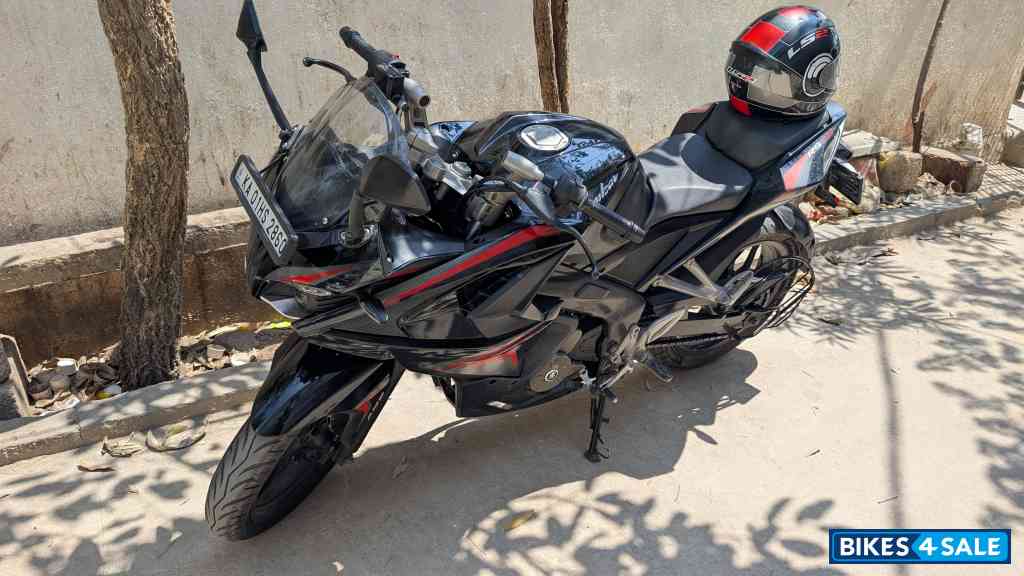 Black Bajaj Pulsar RS 200 ABS