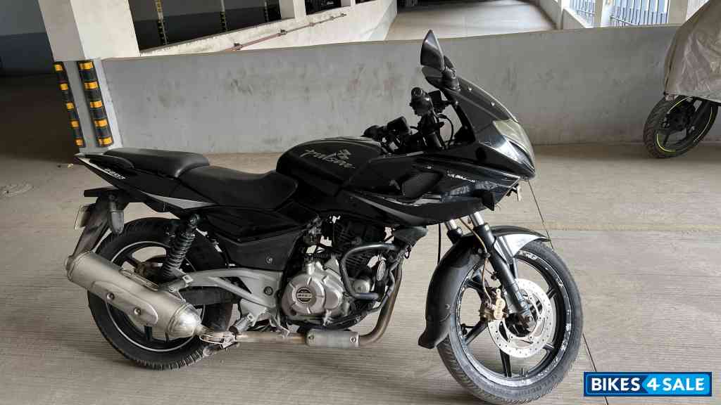 Bajaj Pulsar 220F Bajaj Pulsar 220F