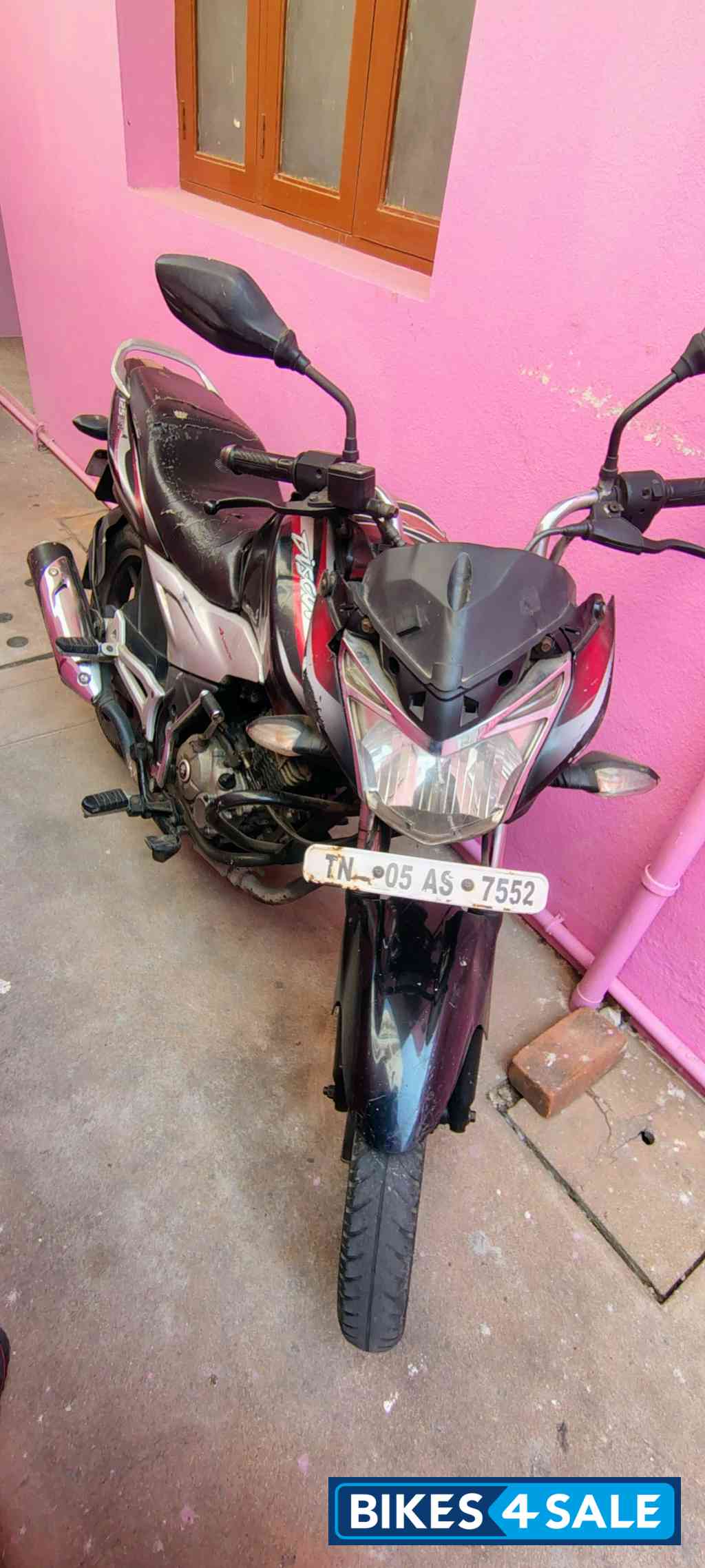 Red Bajaj Discover 125 ST