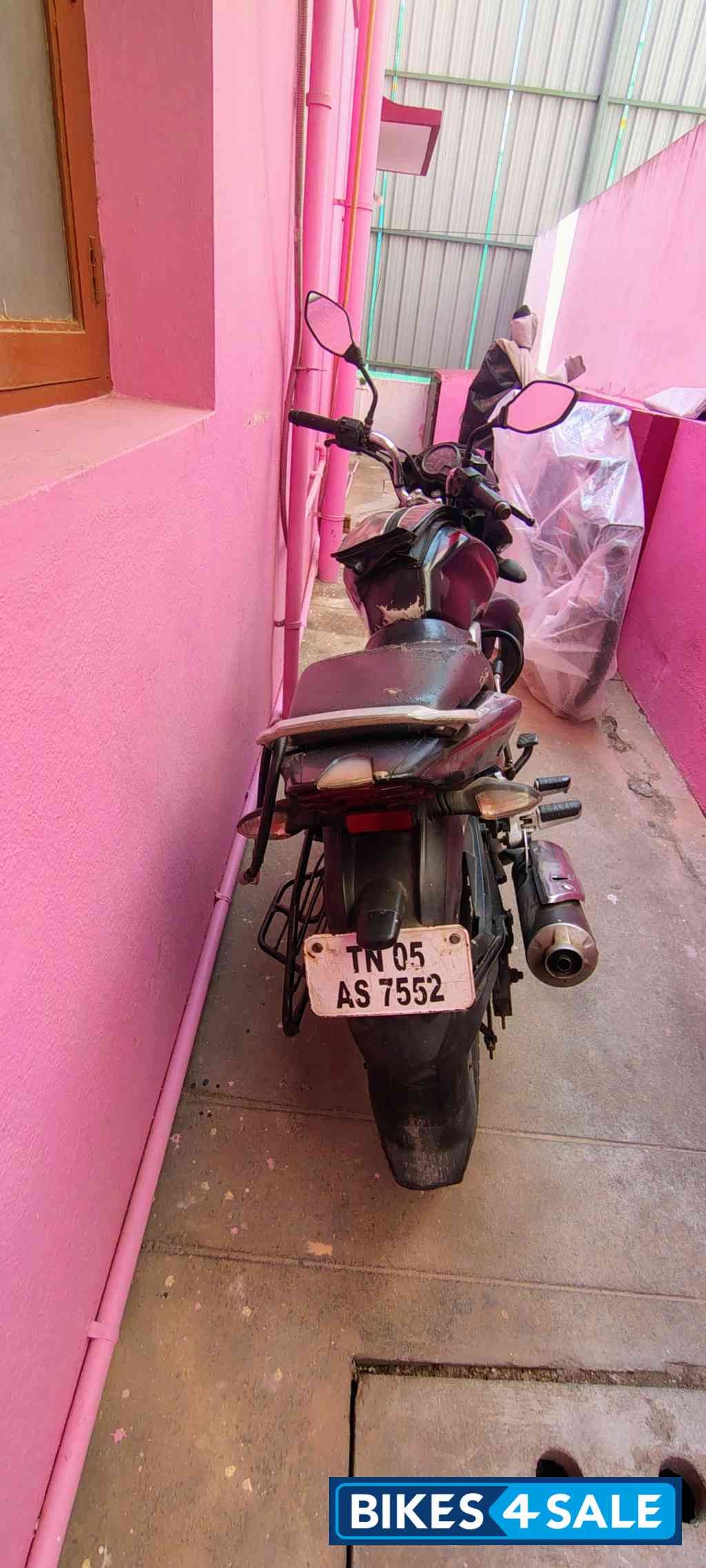 Red Bajaj Discover 125 ST