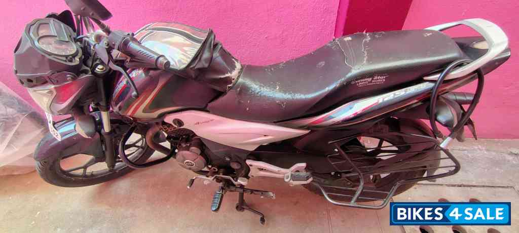 Red Bajaj Discover 125 ST