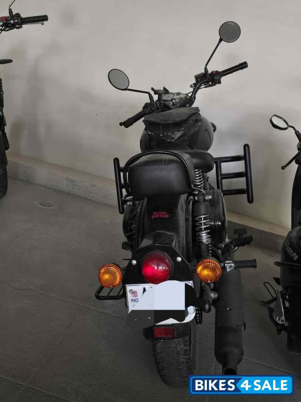 Stealth Black Royal Enfield Classic 350 Dual Channel BS6 Stealth Black Royal Enfield Classic 350 Dual Channel BS6