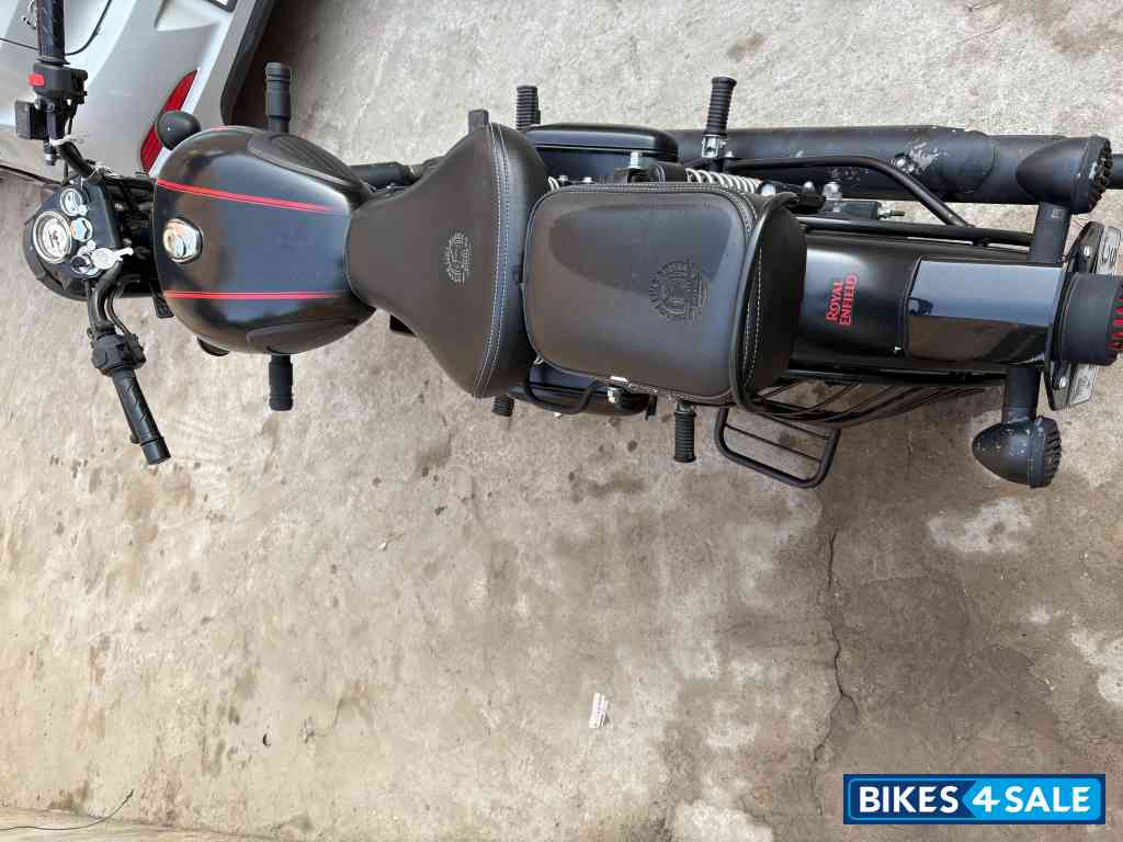 Black Royal Enfield Classic Stealth black 350