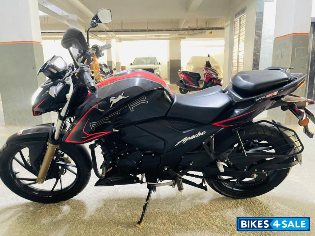 TVS Apache RTR 200 4V 2025