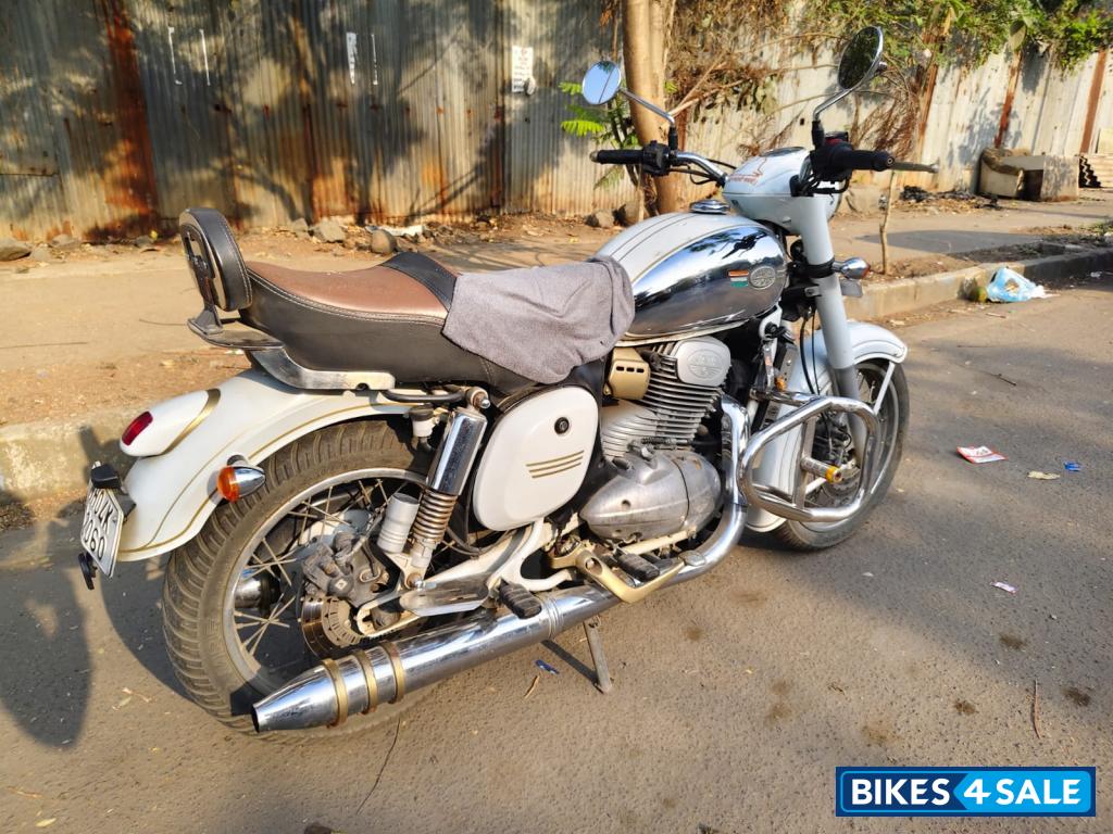 Off White Jawa Jawa BS6 Off White Jawa Jawa BS6