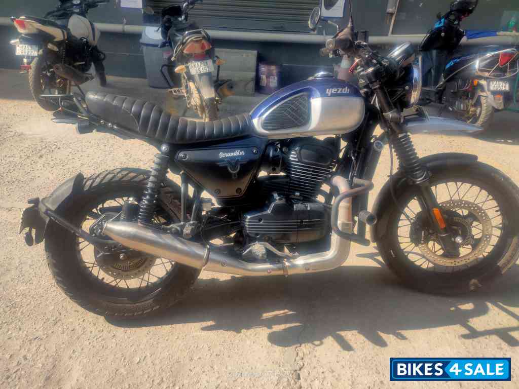 Midnight Blue Yezdi Scrambler Dual Tone Midnight Blue Yezdi Scrambler Dual Tone