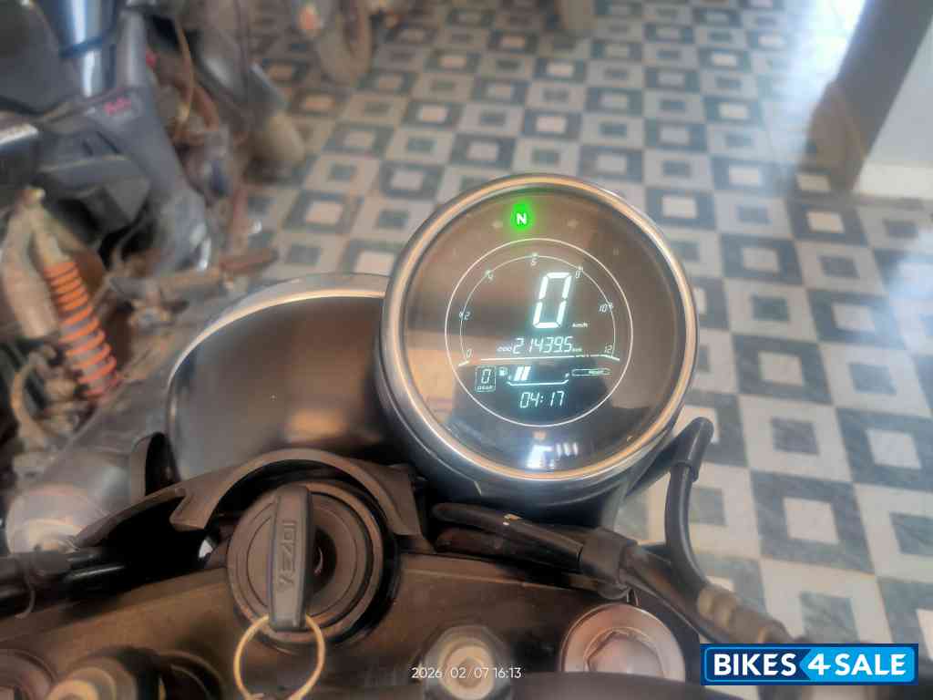 Midnight Blue Yezdi Scrambler Dual Tone Midnight Blue Yezdi Scrambler Dual Tone