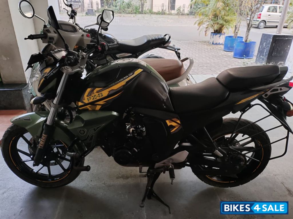 Mat Black Yamaha FZ-S FI V2