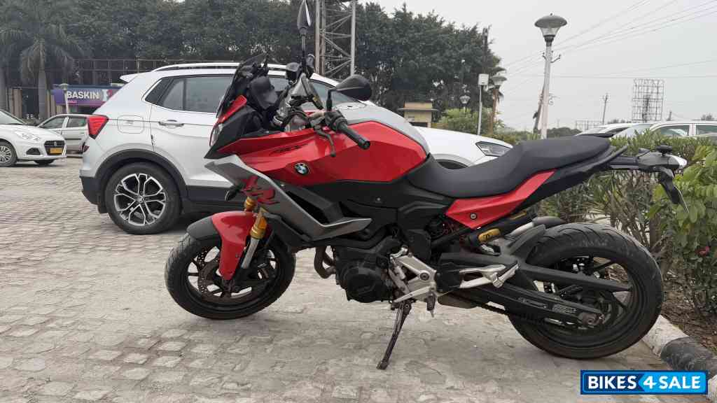 Red BMW F 900 XR Pro