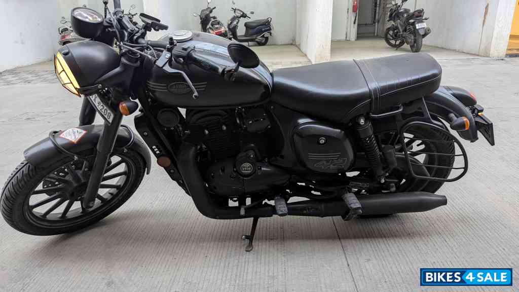 Jawa 42 Dual Channel ABS AllStar Black