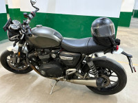 Mettalic Steel Grey Triumph Speed Twin 1200