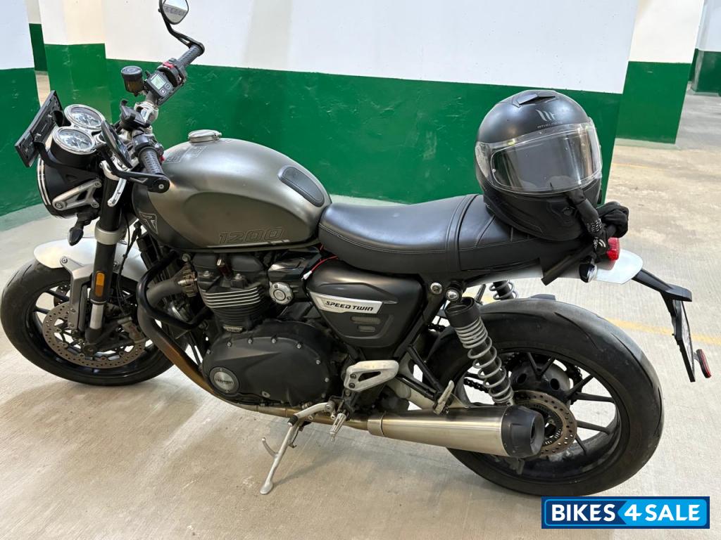 Mettalic Steel Grey Triumph Speed Twin 1200 Mettalic Steel Grey Triumph Speed Twin 1200