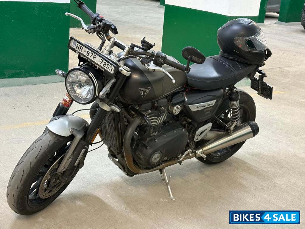 Mettalic Steel Grey Triumph Speed Twin 1200 Mettalic Steel Grey Triumph Speed Twin 1200