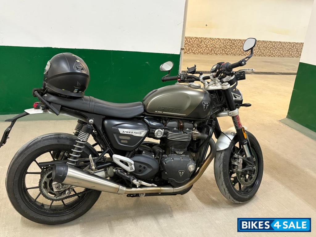 Mettalic Steel Grey Triumph Speed Twin 1200 Mettalic Steel Grey Triumph Speed Twin 1200