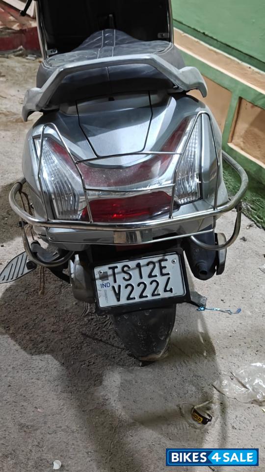 Silver Honda Activa 125 Silver Honda Activa 125