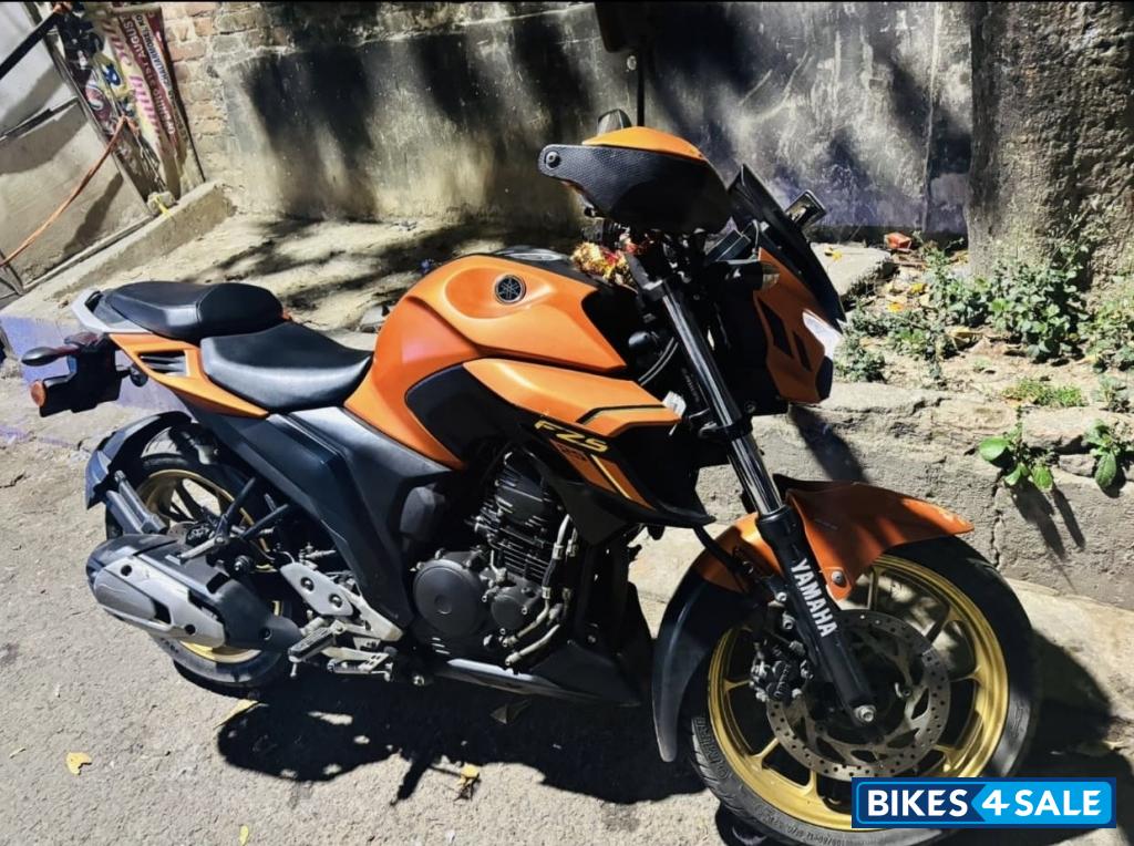 Mat Dull Orange Meta Yamaha FZS 25