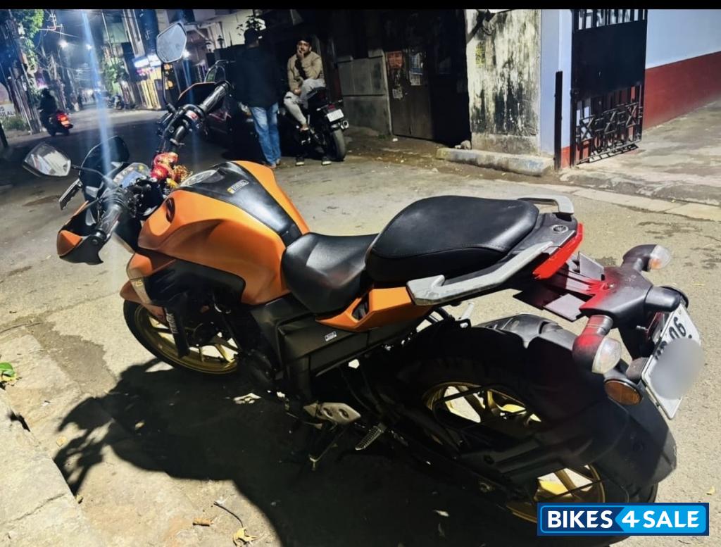 Mat Dull Orange Meta Yamaha FZS 25