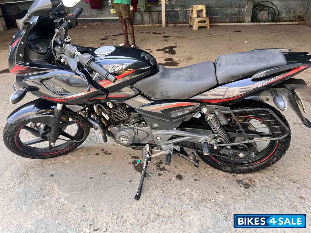 Bajaj Pulsar 220F