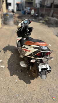 White Suzuki Avenis 125 Ride Connect Edition