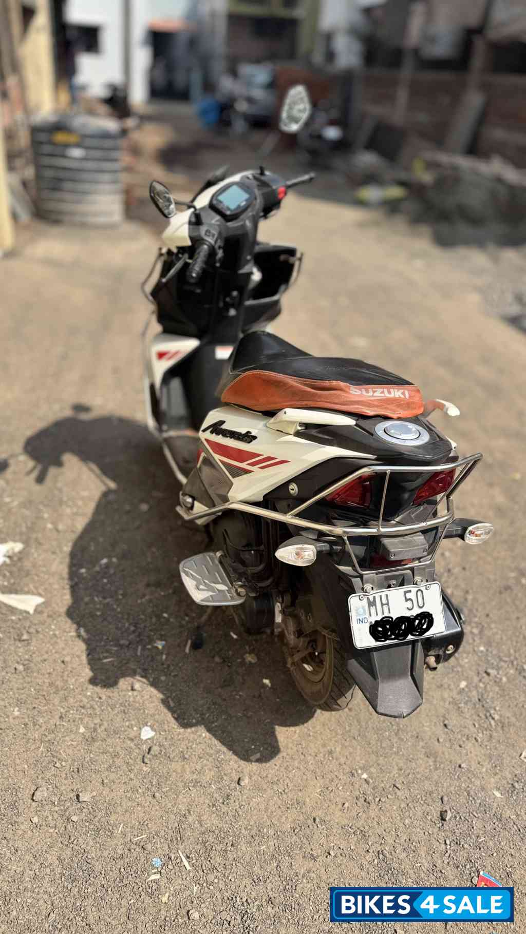 White Suzuki Avenis 125 Ride Connect Edition White Suzuki Avenis 125 Ride Connect Edition