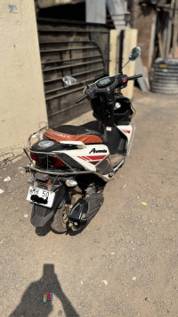 White Suzuki Avenis 125 Ride Connect Edition