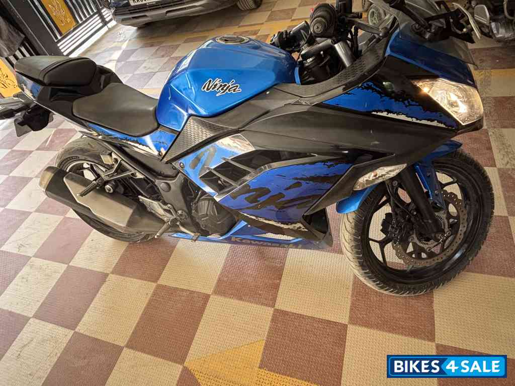 Kawasaki Ninja 300 BS6