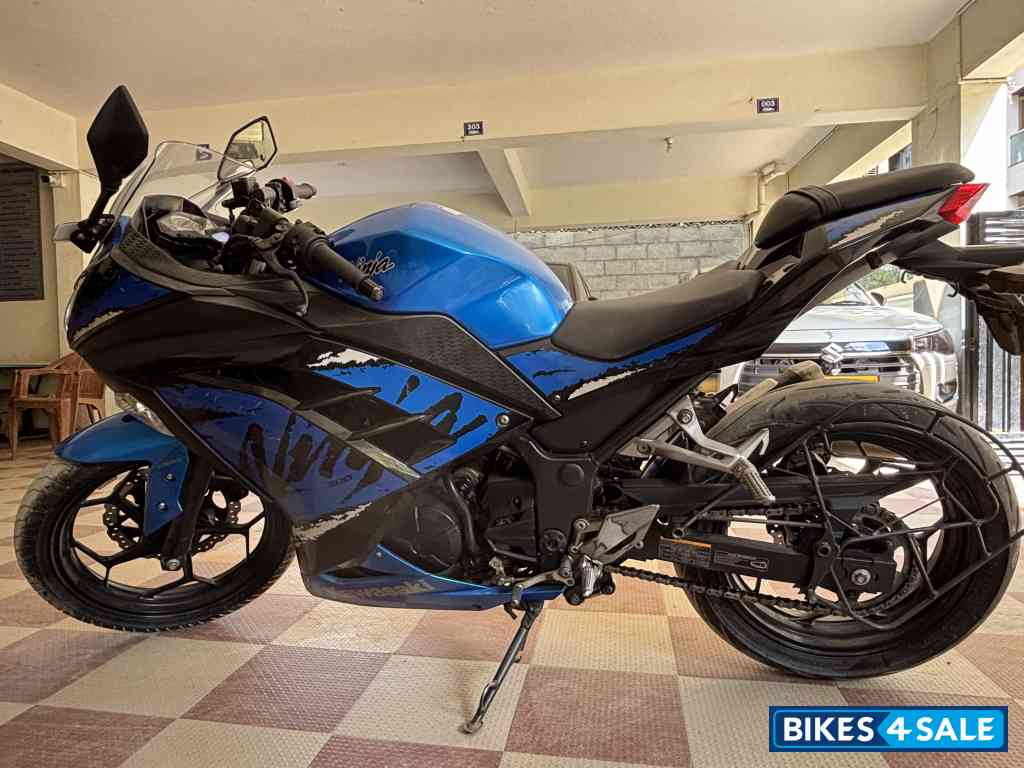 Kawasaki Ninja 300 BS6