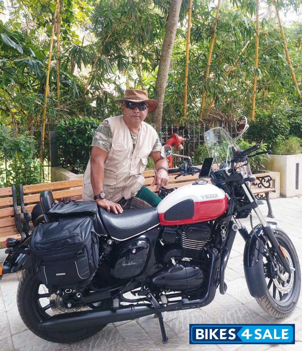 Yezdi Roadster Dual Tone