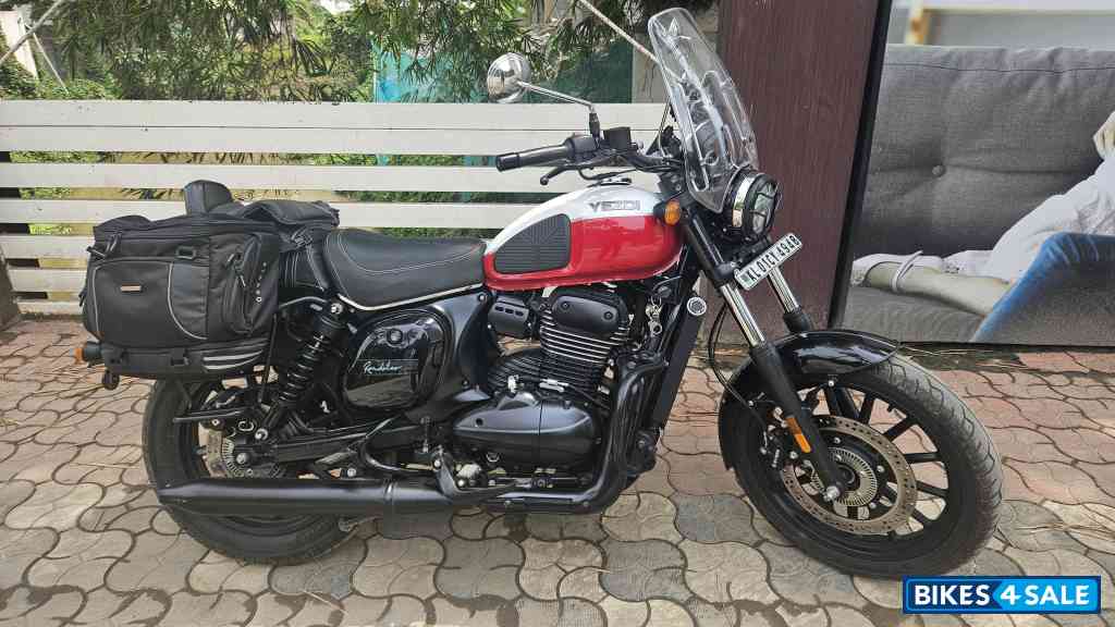 Yezdi Roadster Dual Tone