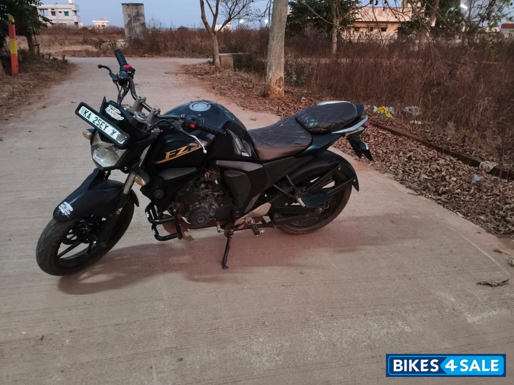 Black Yamaha FZ FI V2