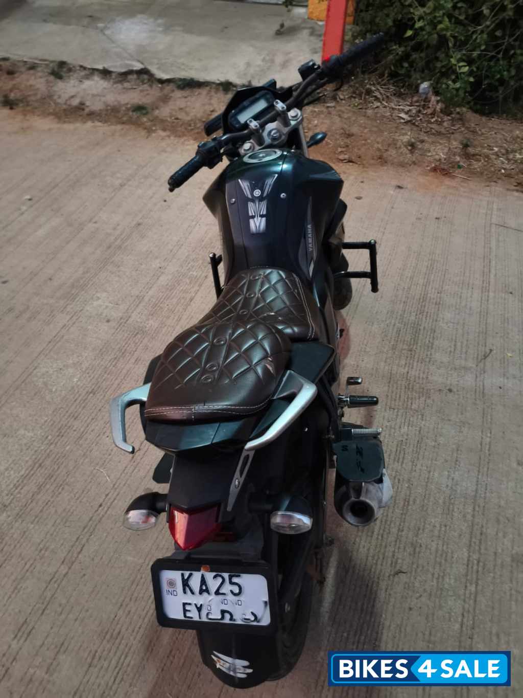 Black Yamaha FZ FI V2