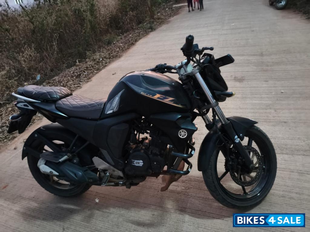 Black Yamaha FZ FI V2