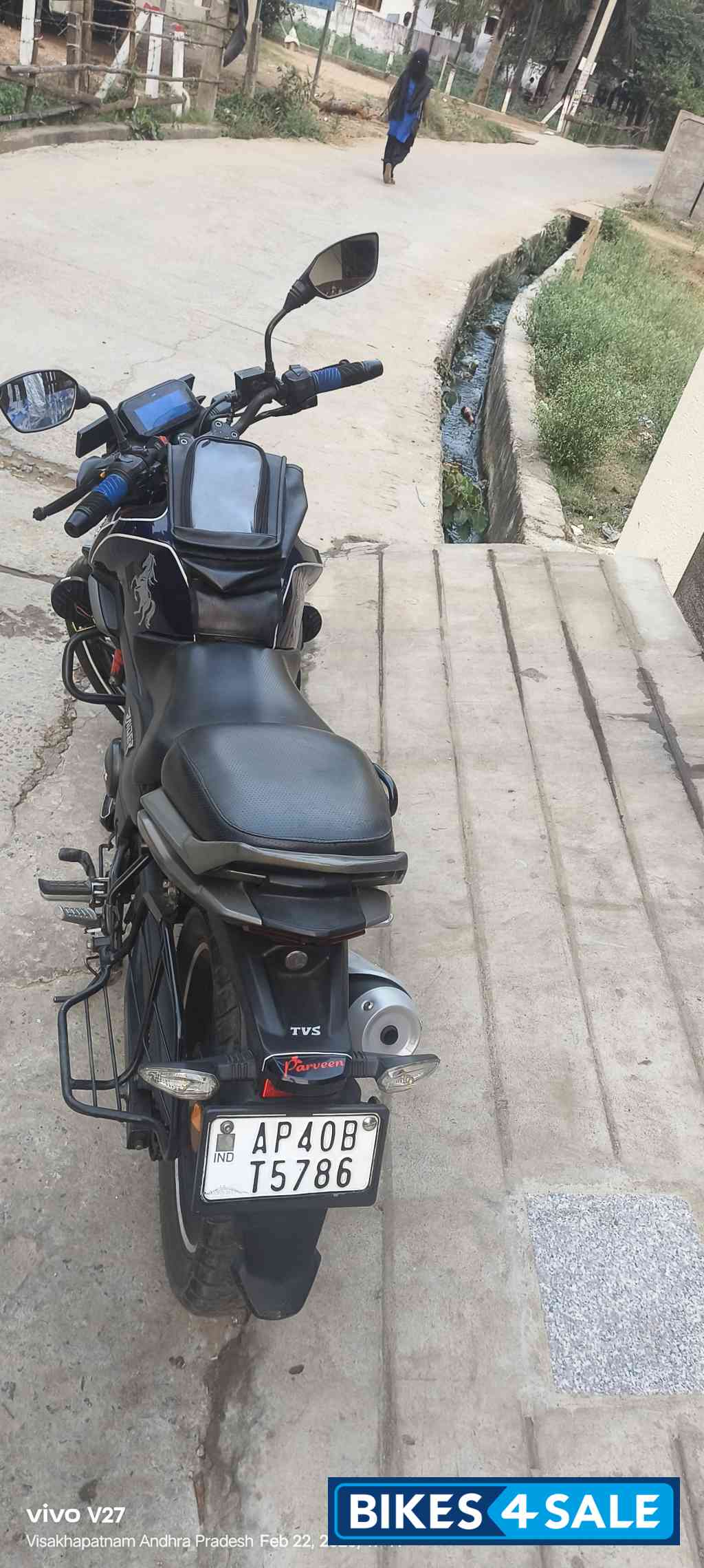 TVS Raider Split Seat