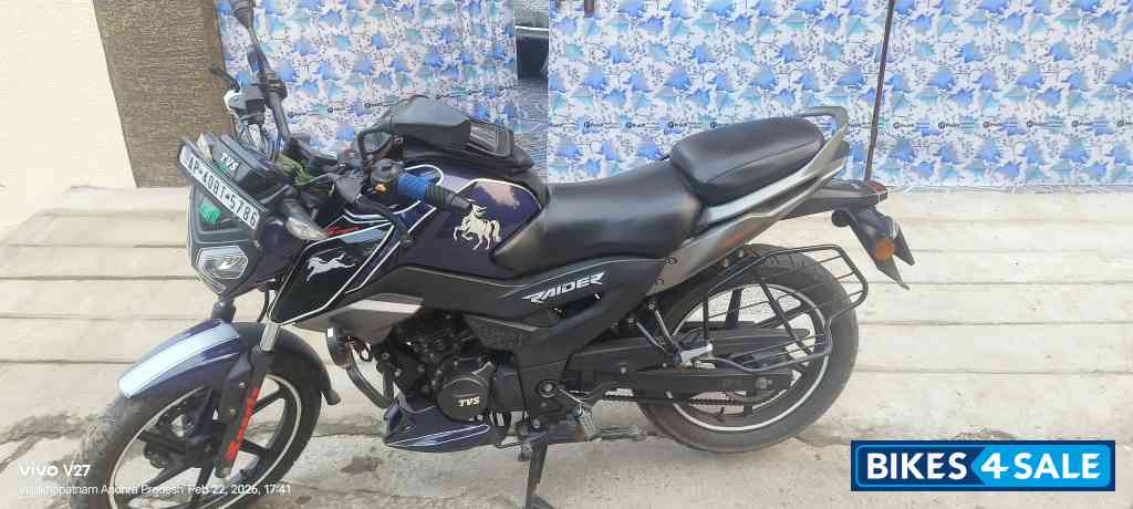 TVS Raider Split Seat
