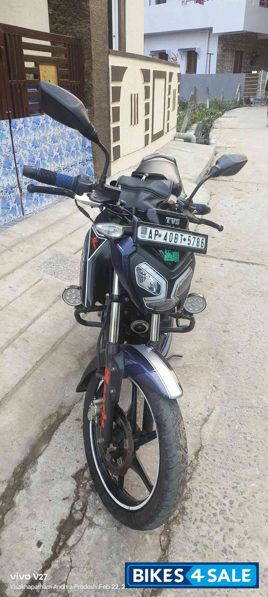 TVS Raider Split Seat