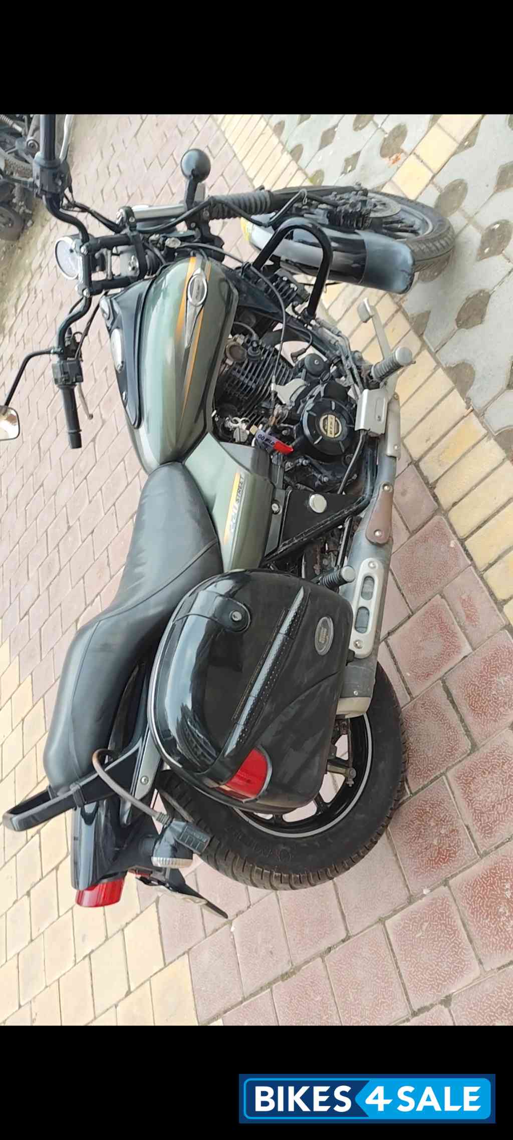 Bajaj Avenger Street 220