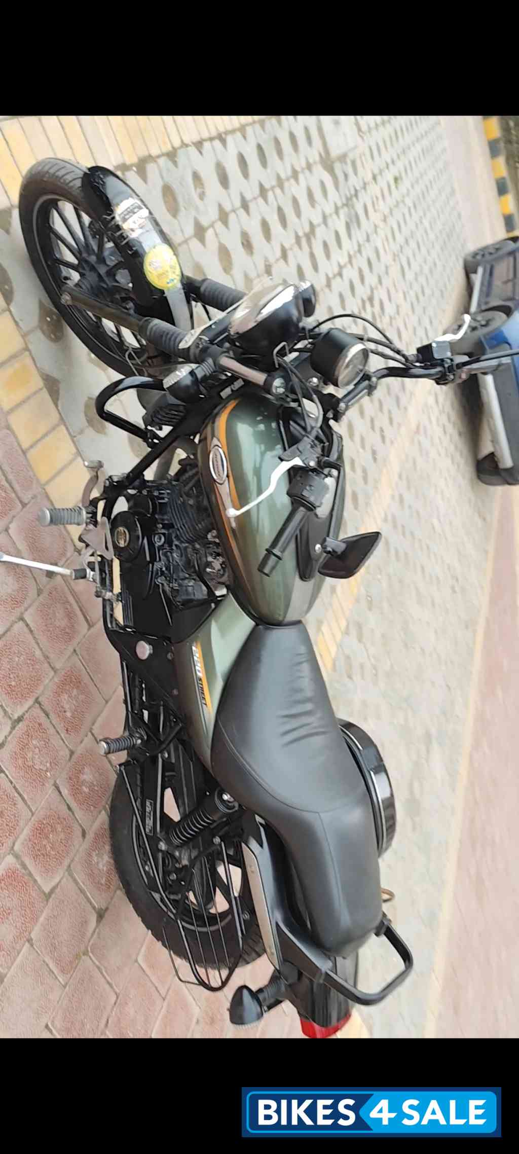 Bajaj Avenger Street 220