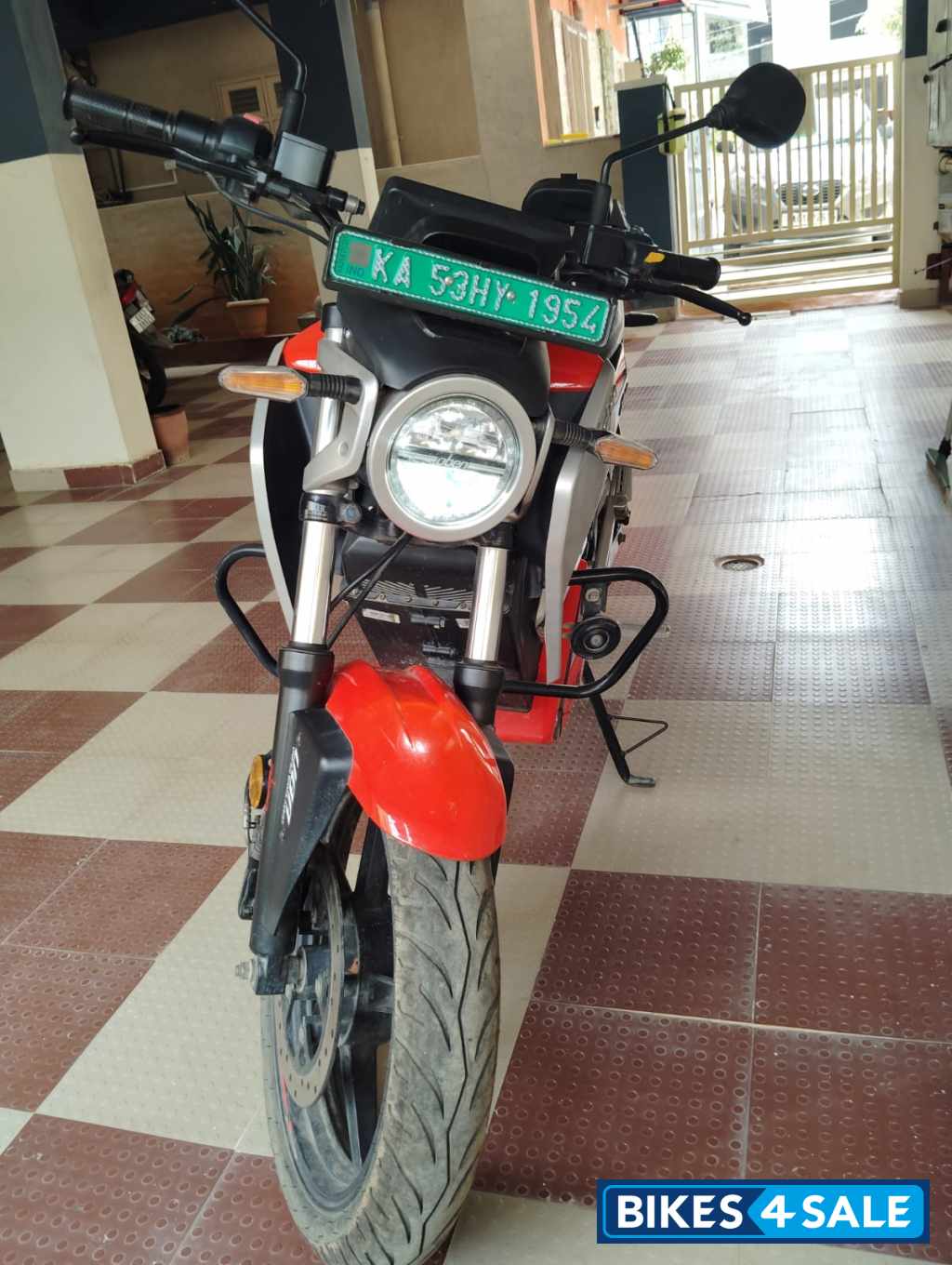 Orange-red Oben EV Rorr